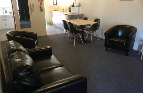 Cambridge Hotel | Captains Quarters Motor Inn