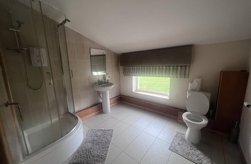 Motherwell Apartment | Captivating 2 Bed Apartment in Newhouse