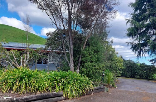 Rerewhakaaitu Cabin | Captivating rural beauty, serene getaway, nestled midway Rotorua & Taupo.