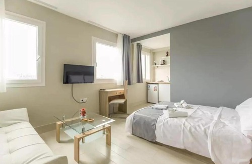 Thessaloniki City Centre Apartment | Caravanserai Studio 1