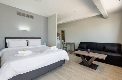 Thessaloniki City Centre Apartment | Caravanserai Studio 7