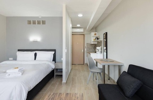 Thessaloniki City Centre Apartment | Caravanserai Studio 7