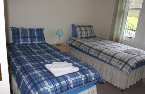 Cairndow Apartment | Carrick Farm Lochside Appartment (GF)