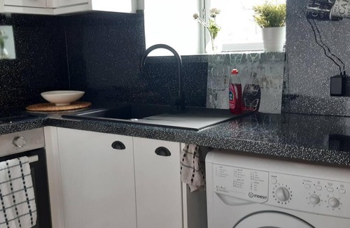 Dunfermline Apartment | Carvetii - Meg's Studio - 1st Floor, Dunfermline City Centre