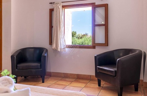 Buger Cottage | Cas Home, villa with tennis court and private pool