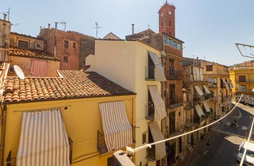 Castelbuono House | Casa "a chiazzetta"