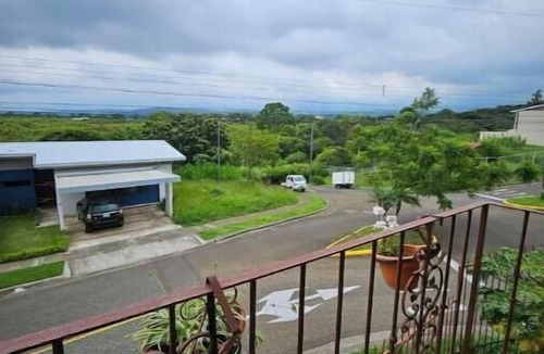 San Joaquin de Flores House | Casa Aguacate