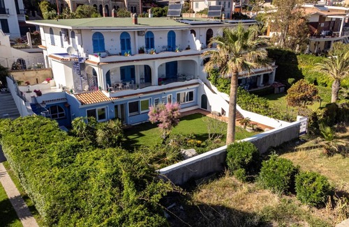 Capo Peloro Apartment | Casa Azzurra apartment with garden by the sea