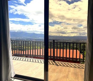 Roble House | Casa Colibrí