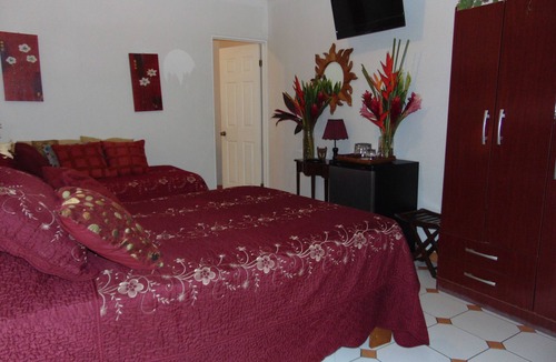 Pavas Bed & Breakfast | Casa Lima B&B Deluxe Room #12 (with Free Breakfast)