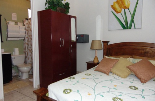 Pavas Bed & Breakfast | Casa Lima B&B - ideal for weddings/groups