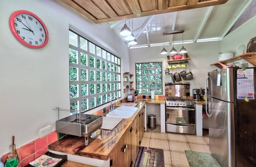 Chiguata Ski Chalet | Casa Mariposa Garden Hideaway 5 Min from Beach