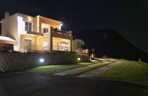 Megala Chorafia Villa | Casa Minervos ✩ Infinite Sea View ✩ Lawned Yard ✩ DreamVillas Crete