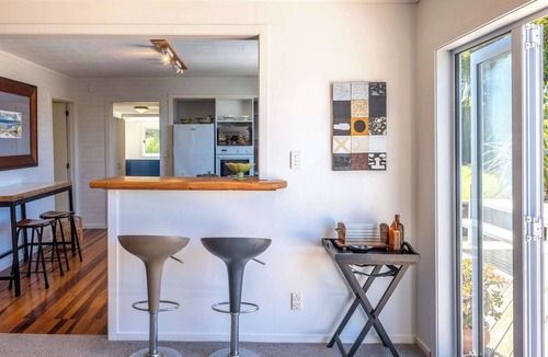 Oneroa House | Casa Sol – Central Oneroa Retreat