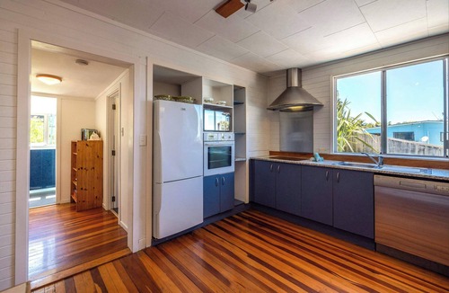 Oneroa House | Casa Sol – Central Oneroa Retreat
