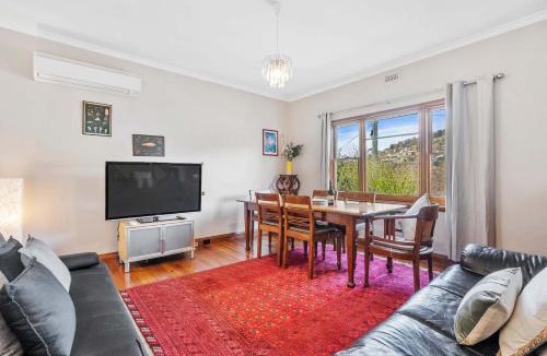 South Hobart House | Cascade Cottage adjoining World Heritage Site