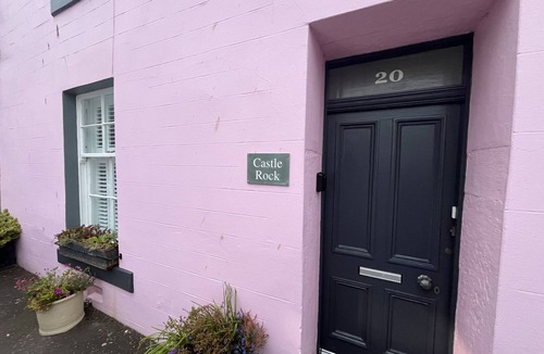 Crail Cottage | Castle Rock, Crail - a cottage that sleeps 7 guests in 4 bedrooms