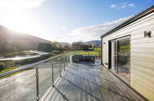 Peebles House | Castlehill cabin with a hot tub