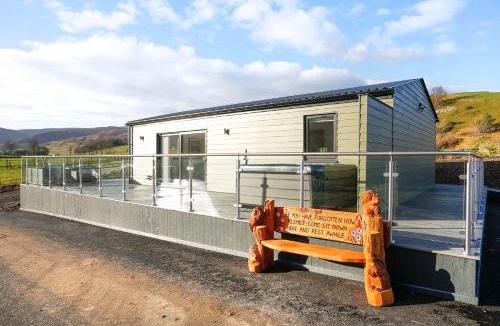 Peebles House | Castlehill cabin with a hot tub