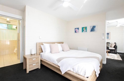 Launceston CBD Apartment | CBD apartment by the park. WiFi and Parking