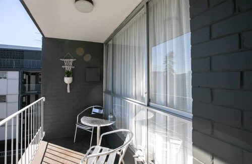 Launceston CBD Apartment | CBD apartment by the park. WiFi and Parking