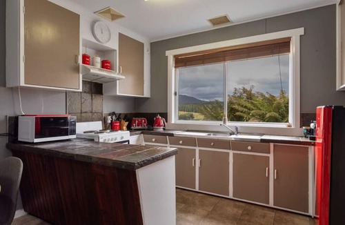 Scottsdale House | Celtic Cottage, central to Barnbougle & Derby MBT
