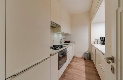 Kabatas Apartment | Central 3-Bedroom Apartment with Elevator and Balcony