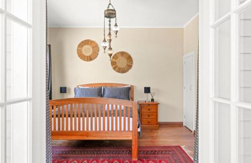 Gisborne House | Central Family Home 5 min to CBD!