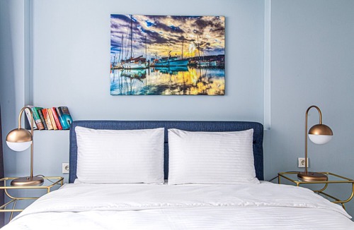 Gumussuyu Mahallesi Apartment | Central Flat near Taksim Square with Balcony