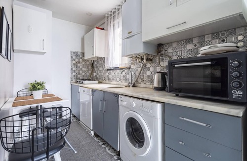 Pera Apartment | Central Flat w Sea View and near Galata Tower