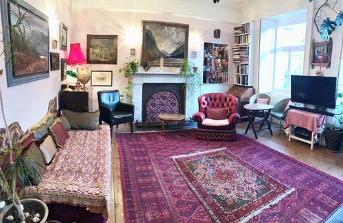 Edinburgh Apartment | Central Georgian Home with Parking, Art and Antiques