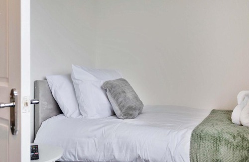 Hawick House | Central Hawick Apt - Free Parking - Self Check-In