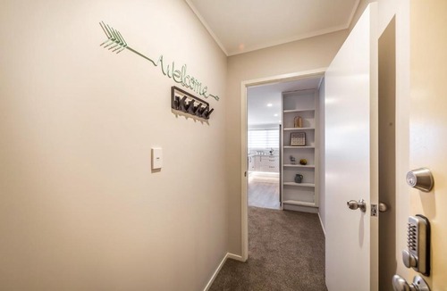 Manukau City Apartment | Central Manukau Hideaway