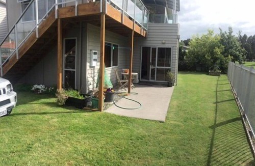 Hamilton North Apartment | Central, Modern Apartment on Minogue Park