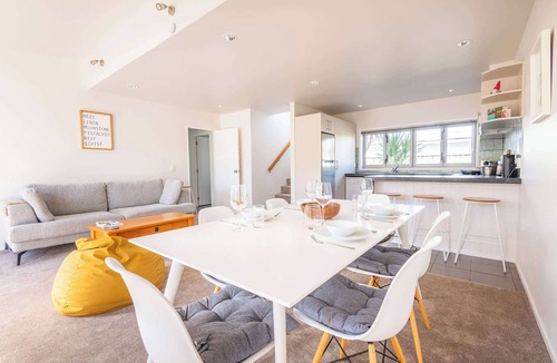 Rotorua House | Central Oasis - Townhouse near CBD, Sleeps 6