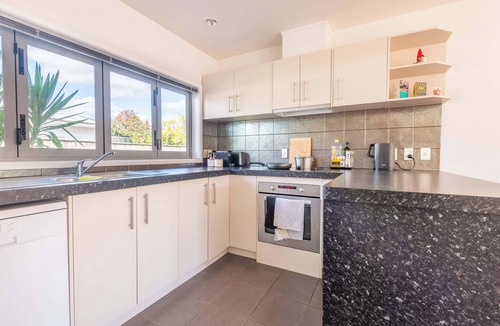 Rotorua House | Central Oasis - Townhouse near CBD, Sleeps 6