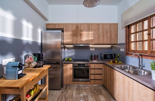 Hersonissos Centre House | Central Spot! 3BR + Rooftop Pool & Chill Vibes