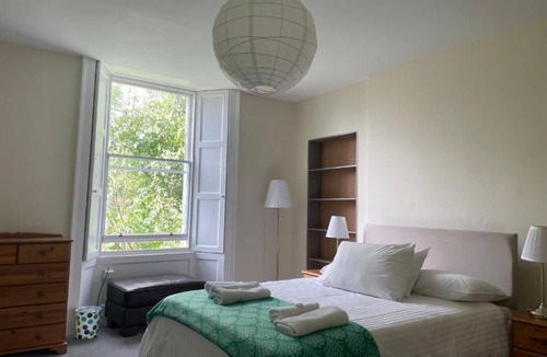 Newington Apartment | Central Specious Newington Apartment
