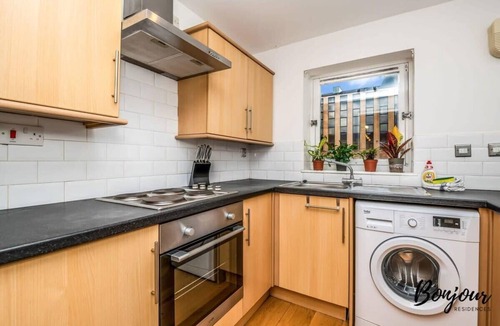 Finnieston Apartment | Central & Stylish 2BR-1BA -Anderston-Free Onsite Parking