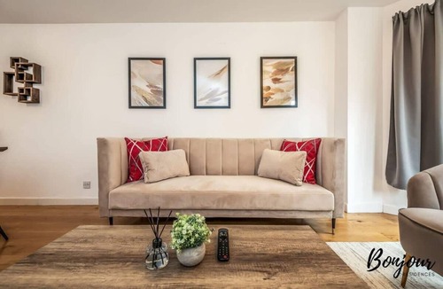Finnieston Apartment | Central & Stylish 2BR-1BA -Anderston-Free Onsite Parking