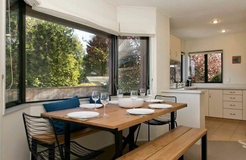 Taupo House | Central With Mountain Views!