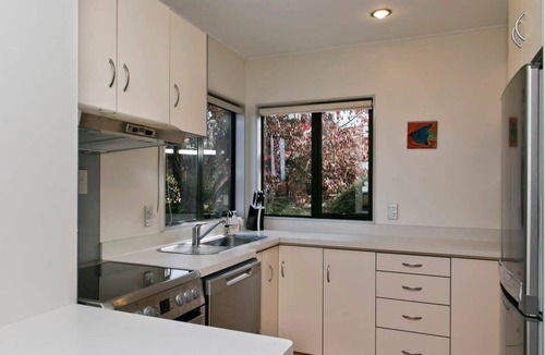 Taupo House | Central With Mountain Views!