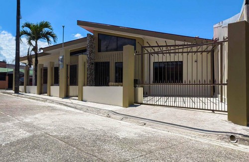 Quesada Apartment | Charming 2-bedroom apartment in gorgeous Ciudad Quesada with WiFi, AC