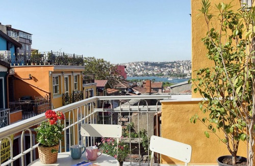 Istanbul City Center House | Charming 2-bedroom house with WiFi and AC in vibrant Istanbul