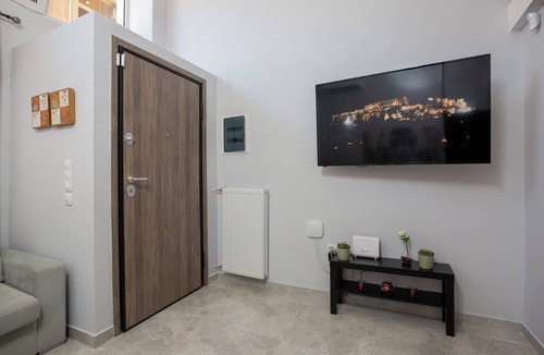 New Kypseli House | Charming 2-bedroom house with WiFi, AC in fantastic Athina