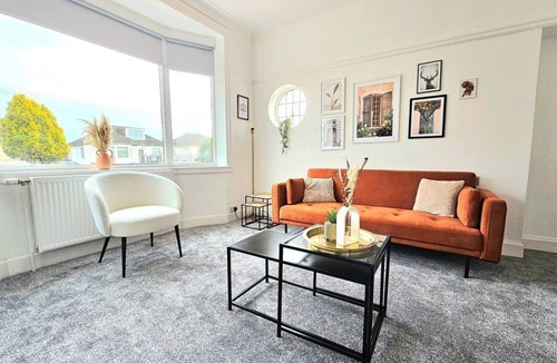 Glasgow House | Charming 3-Bed Oasis-free parking