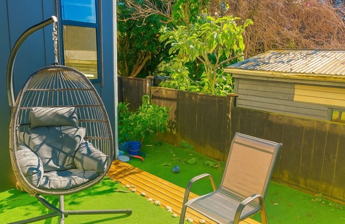 Auckland House | Charming 3-bedroom house with fitness room, WiFi in vibrant Auckland