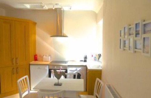 Carsethorn Cottage | Charming and comfortable, countryside cottage a 10 minute walk from the sea. Very popular with bird