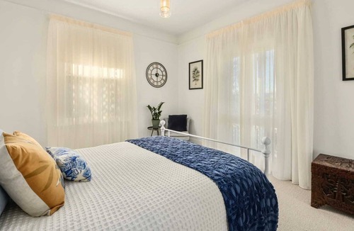 Launceston CBD Apartment | Charming and Elegant: City Views, Wifi & Parking