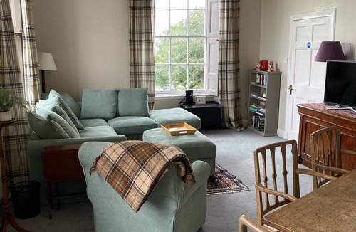 Dysart Apartment | Charming Apartment with Stunning Sea Views with links to Dundee and Edinburgh